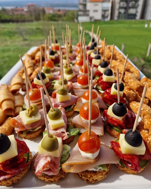 Kanapei slano predjelo